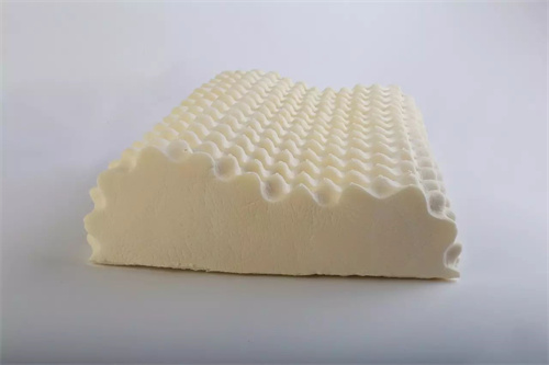 相同乳胶含量的还有婴儿乳胶枕（46x28x3cm）和儿童乳胶枕（46x28x6/4cm）可供选择