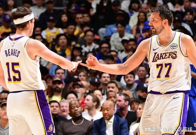 NBA常规赛多场对决结果揭晓 凯尔特人连胜稳居东