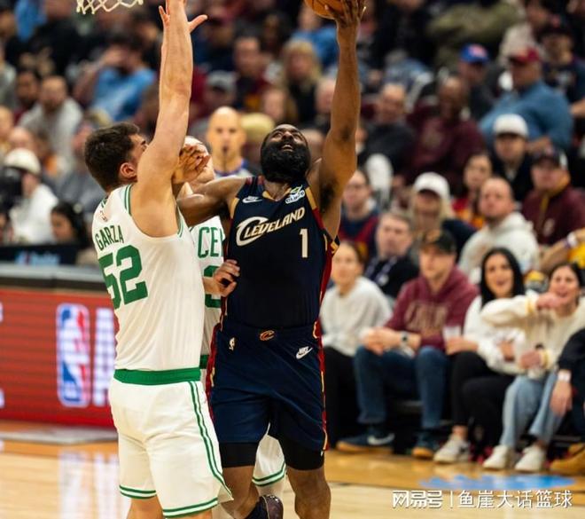 NBA常规赛多场对决结果揭晓 凯尔特人连胜稳居东