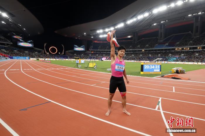 苏炳添退役：十破十秒不止数字，改变亚洲短跑