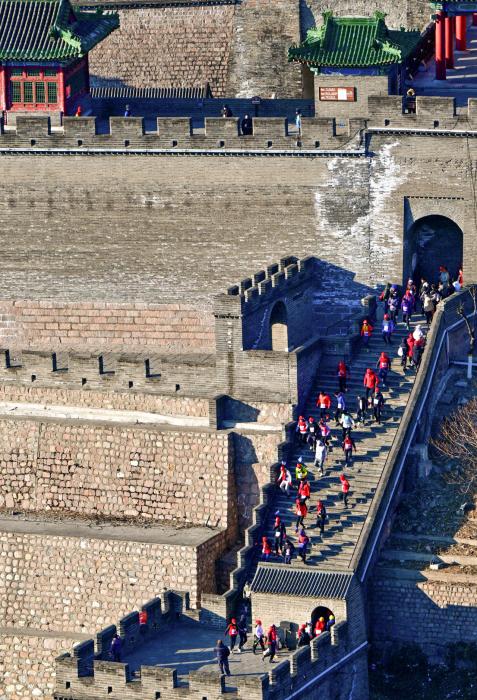 近两千人齐聚居庸关长城 2026全国新年登高健身大