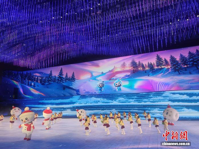 陕西省首届冬季运动会盛大开幕 火炬点燃冰雪盛